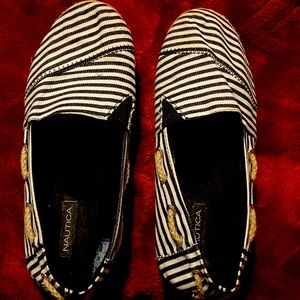 Stripe shoes, blue and white,